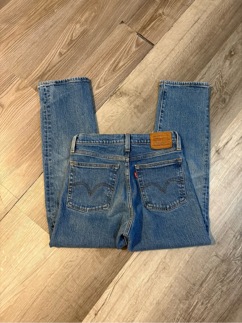 Levi's Women's Straight Leg Medium Blue Jeans
